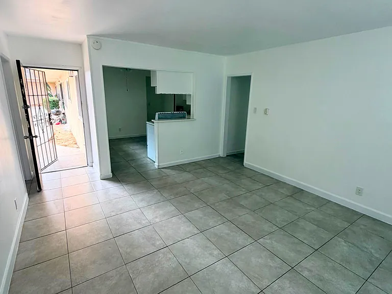 1775 Locust Avenue — Photo 2