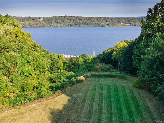 3rd image of 10 Hudson Banks