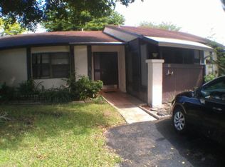 31 S Mahoris Dr, Royal Palm Beach, FL 33411