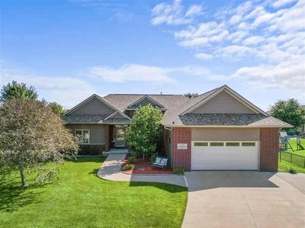 1570 Timber Wolf Dr, North Liberty, IA 52317