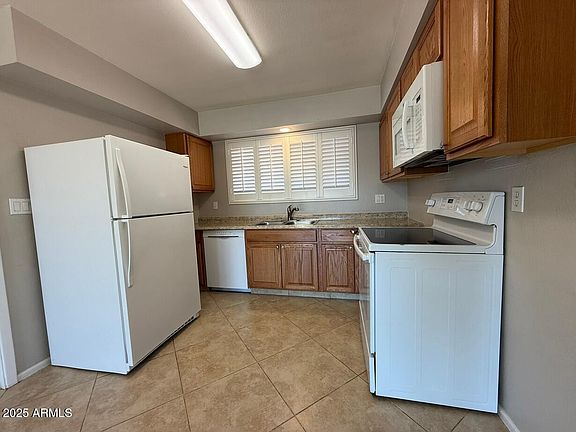 3rd image of 1461 E FLOSSMOOR Avenue