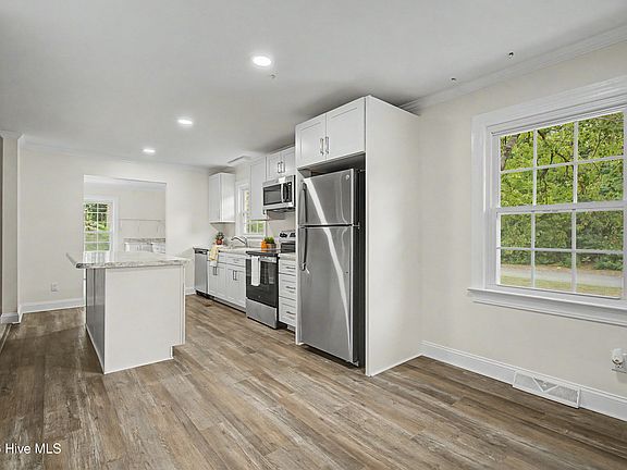 4th image of 2900 Carey Road