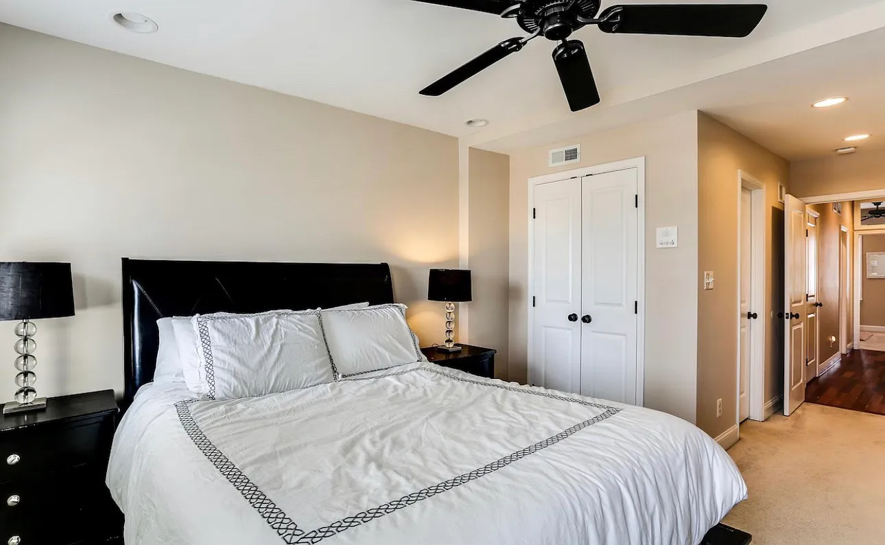 3 bed, 3.5 bath, 1414 sqft, $3,200 — Photo 4