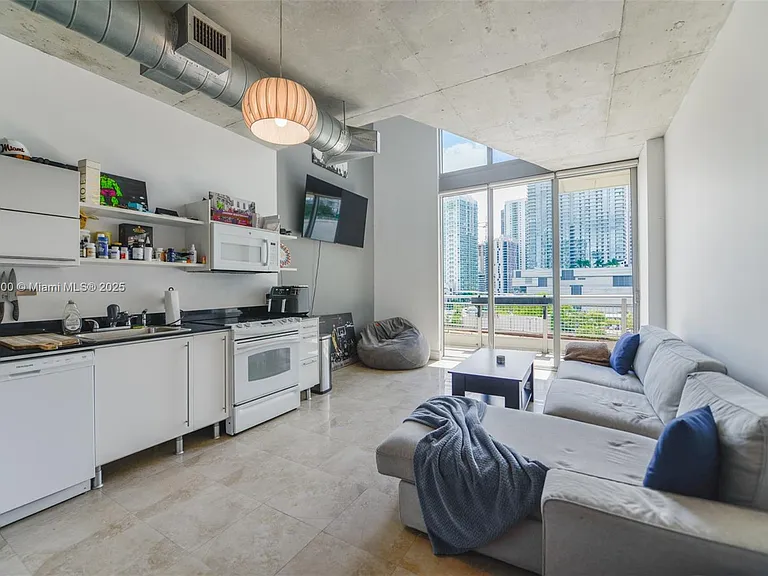 690 SW 1st Ct #1022 — Photo 4