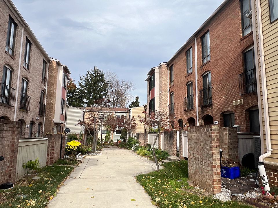 1st image of 9697 Brassie Way