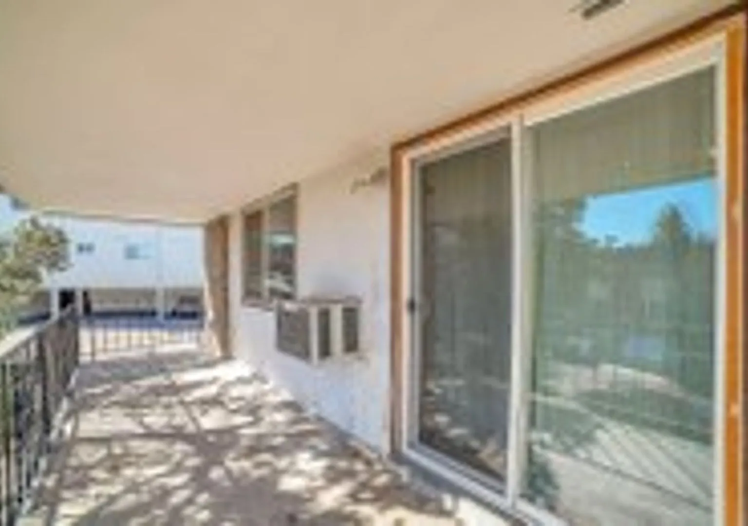 Cute remodeled 3 bedroom! Community Pool! Off Street Parking! — Photo 1