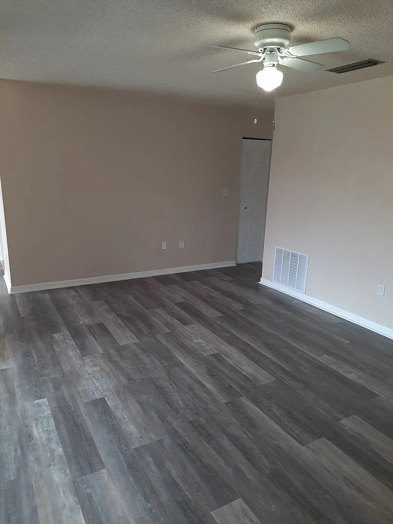 Just renovated - 2 bedroom / 1bath condo — Photo 4