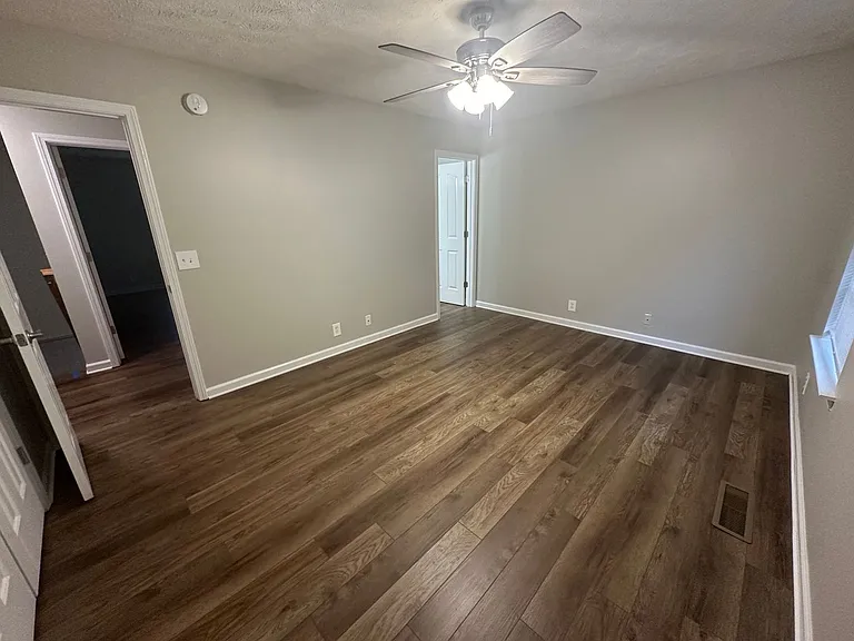 2434 Willowbrook Dr — Photo 9