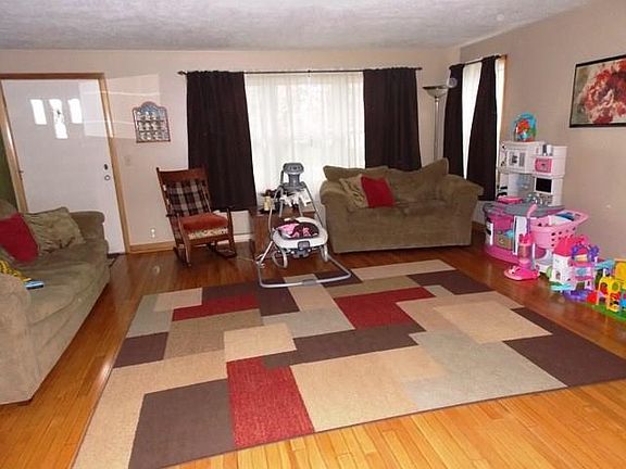 4th image of 1304 Opal St