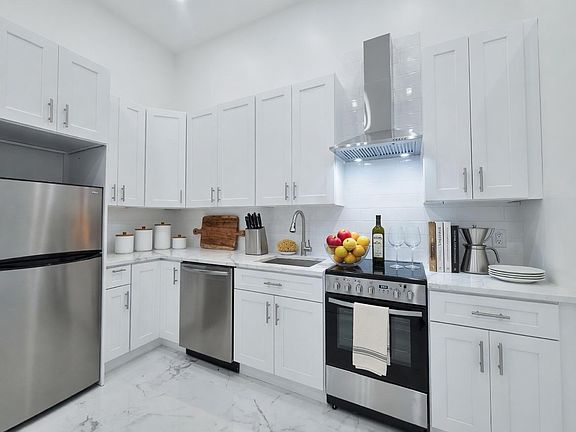 2nd image of 316 Lexington Ave APT 1R
