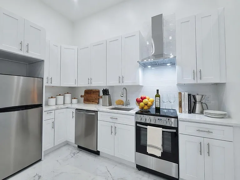 316 Lexington Ave #1R — Photo 2