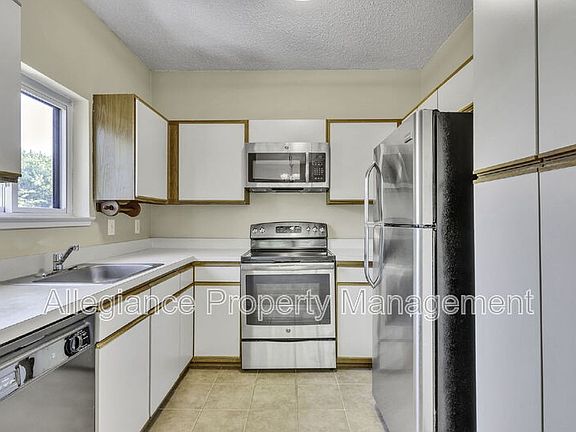 4th image of 11041 Villaridge Ct #B