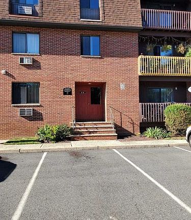 2nd image of 9 Montgomery St #A4