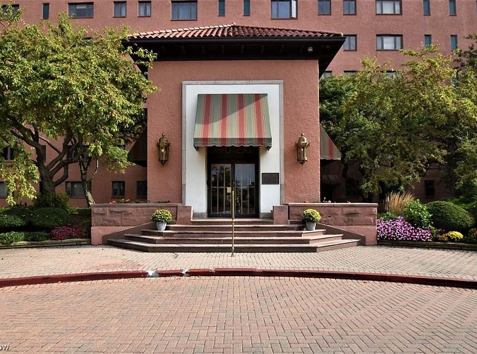 1st image of 19000 Lake Rd APT 421