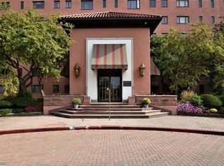 19000 Lake Rd APT 421, Rocky River, OH