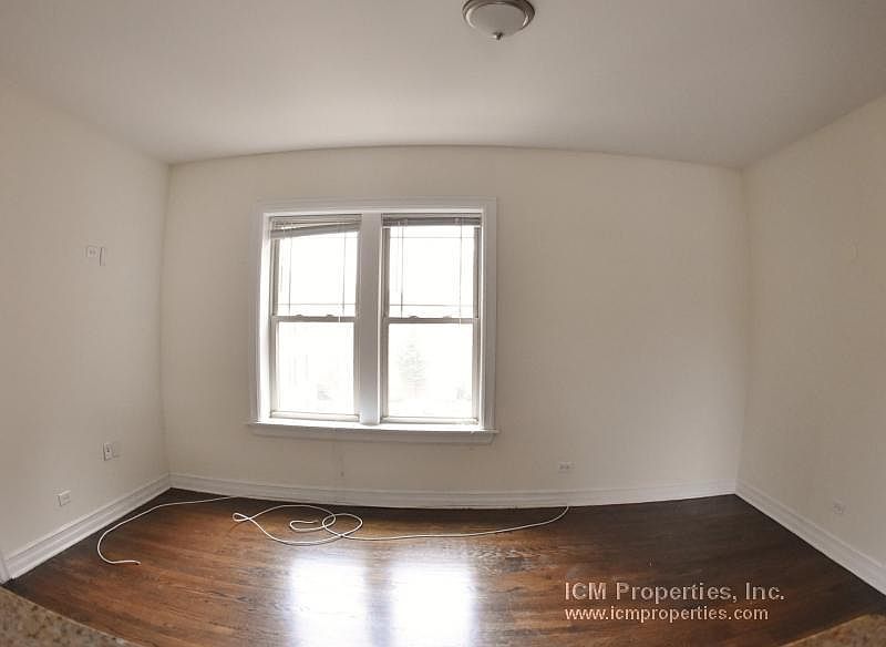 1st image of 3818 N Sheffield Ave #3S