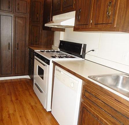 5th image of 406 Locust St
