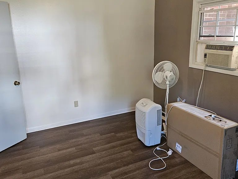 203 Harper Dr — Photo 2