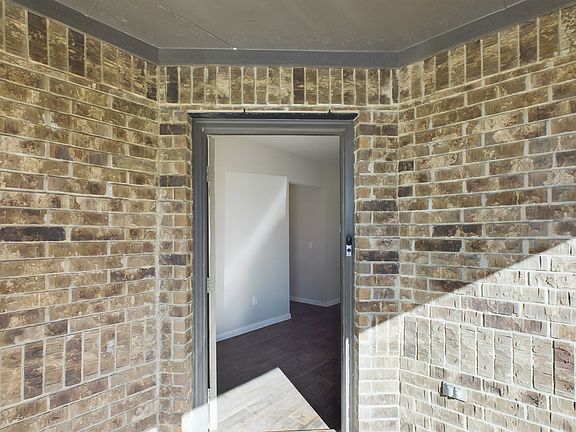 3rd image of 114 Cranbrook Ln