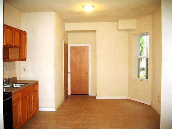 Eat-in Kitchen