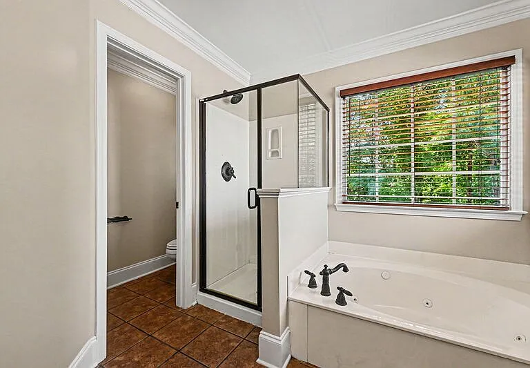 10403 Persimmon Creek Dr — Photo 23