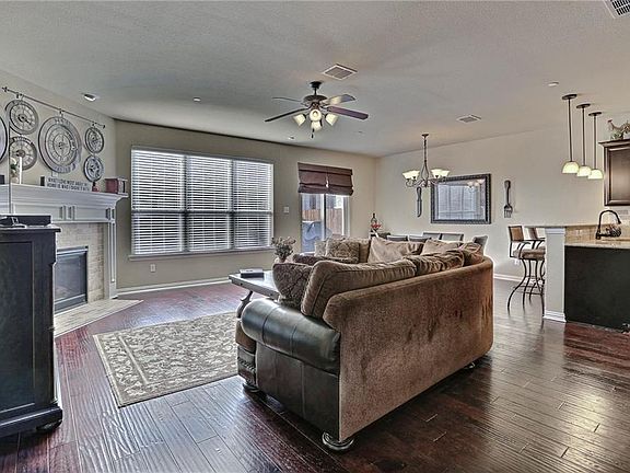 3rd image of 414 Teague Dr