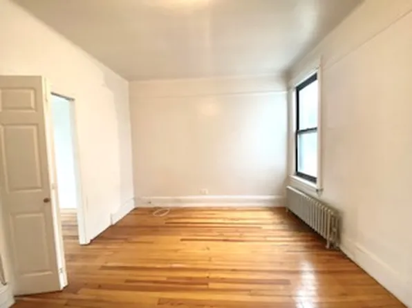 32-16 Broadway image 8 of 9