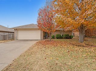 729 Parkview Dr, Burleson, TX 76028