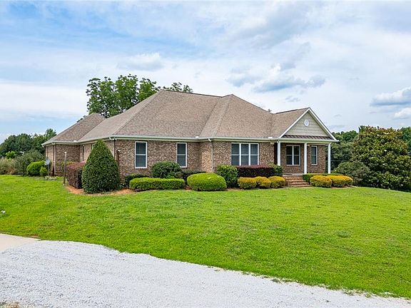 3rd image of 563 Martin Rd