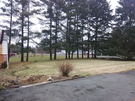 3rd image of 40 Elm Ave E