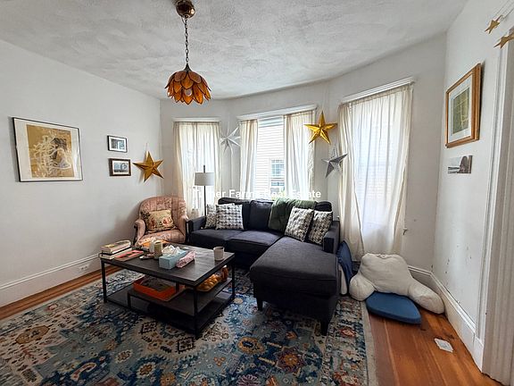 2nd image of 102 W Adams St #1F
