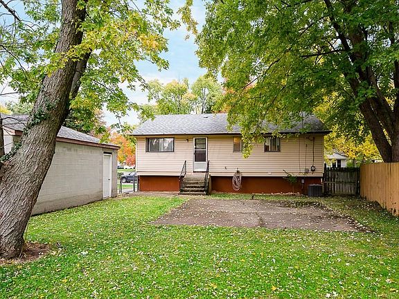 4th image of 555 Knights Ave