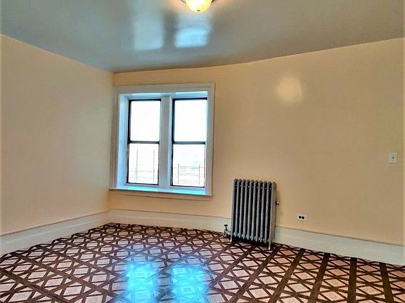 2nd image of 2420 Creston Ave #5B