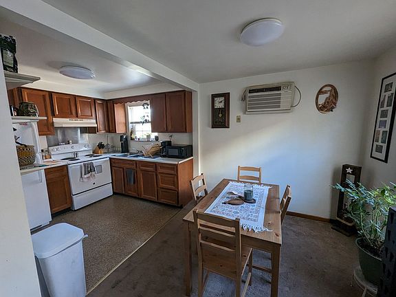 2nd image of 96 Jeremias St APT 4
