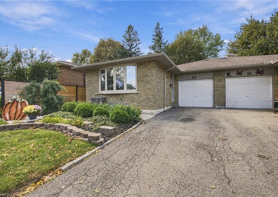 1st image of 12 Glamis Ct