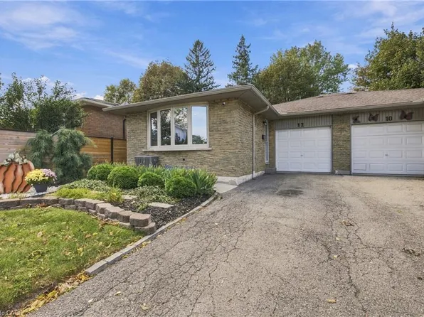 12 Glamis Ct, Hamilton, ON L9C 6B3