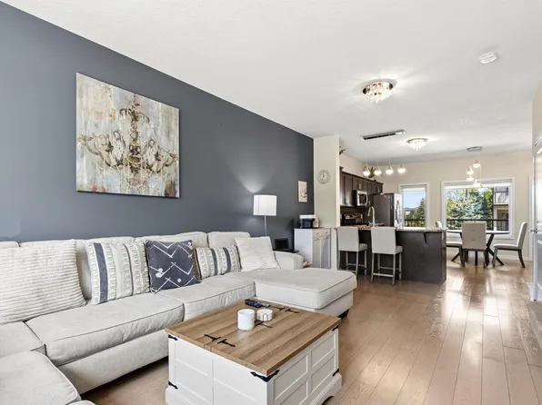 5835 Mullen Pl NW, Edmonton, AB T6R 0T5