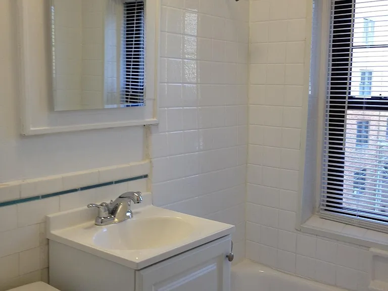 Longfellow Apartments — Photo 33