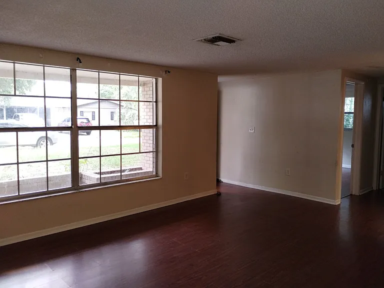 7013 Green St — Photo 2