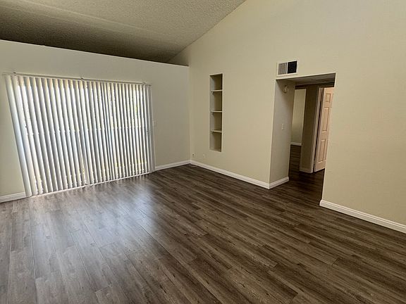 3rd image of 530 E Santa Anita Ave