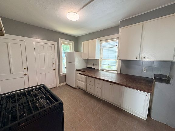 2nd image of 16 Coburn St #1