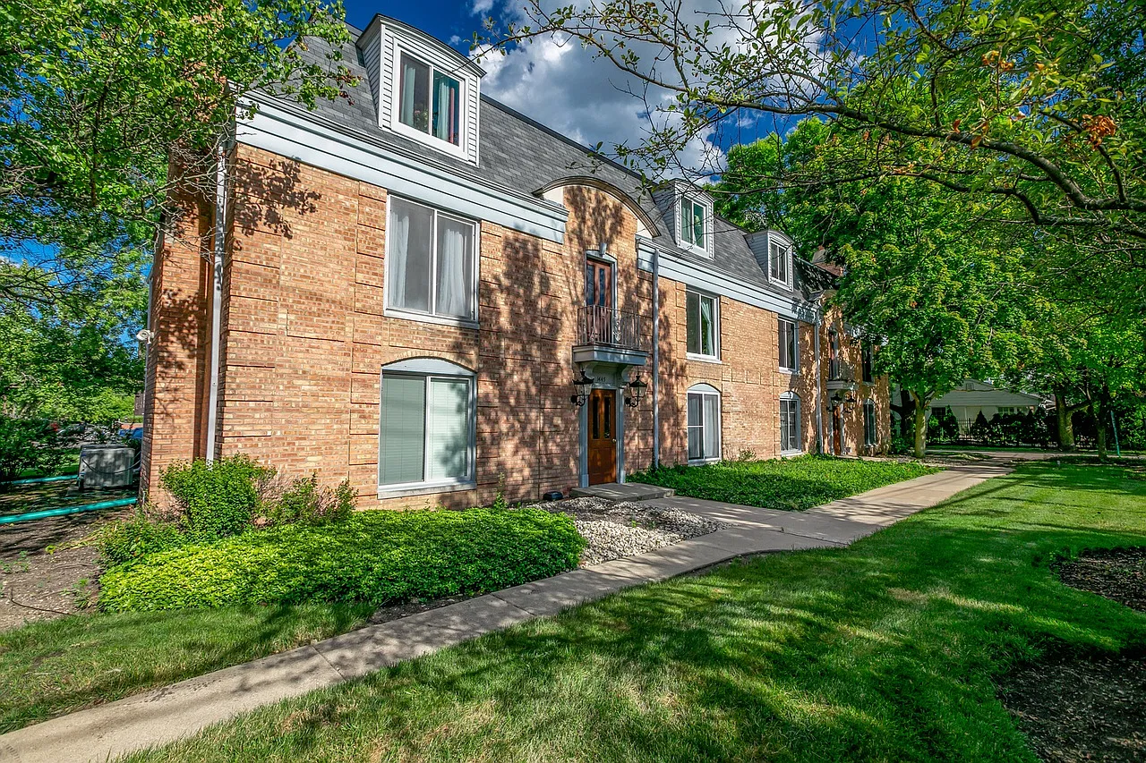 2 bed, 1450 sqft, $2,800 — Photo 1