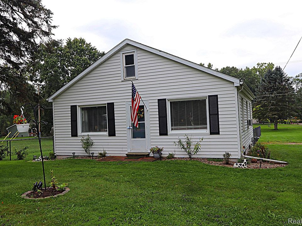 1st image of 5018 E Grand River Rd