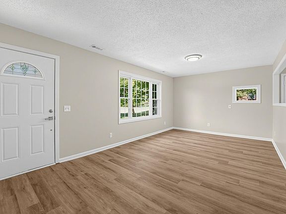 4th image of 2506 Meadow Dr