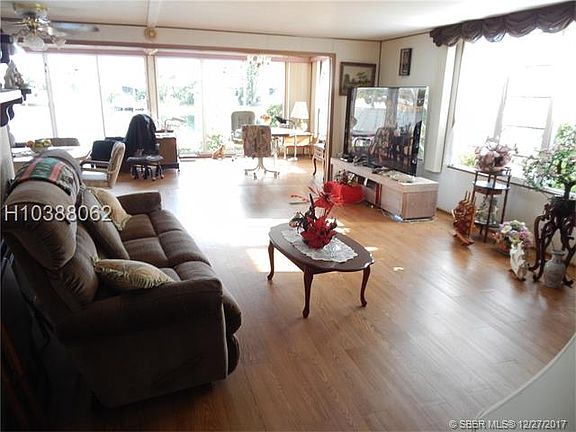 3rd image of 5581 Lakeshore Dr