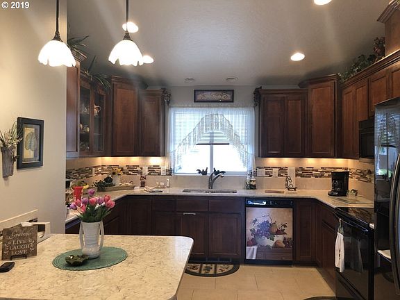3rd image of 2098 NE 8th St
