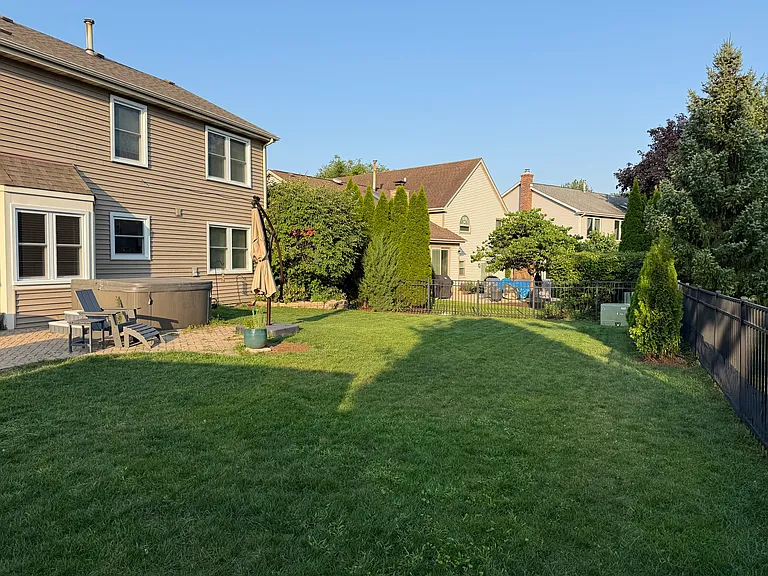328 Woodside Dr — Photo 35
