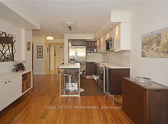 5th image of 15 Maitland Pl #1912