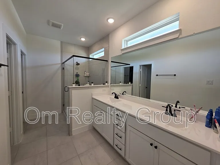 18710 Colorado River Ln — Photo 12