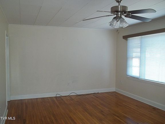 5th image of 1012 College Ave